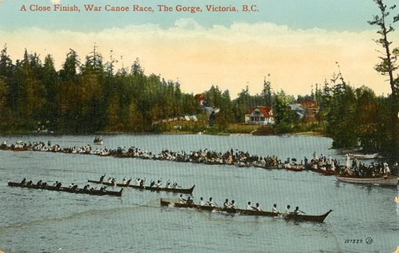 war canoe race on the Gorge